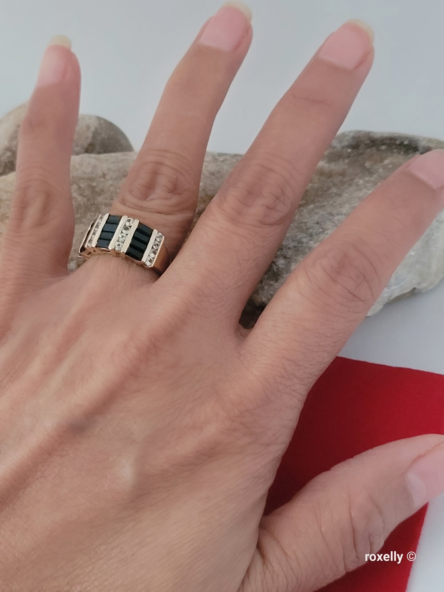 ❤️14k Size 5.5 Amazing Solid Yellow Gold Sapphire and White Topaz Ring!