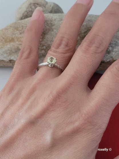 ❤️14k Size 8.25 Beautiful Solid White Gold Topaz Ring!