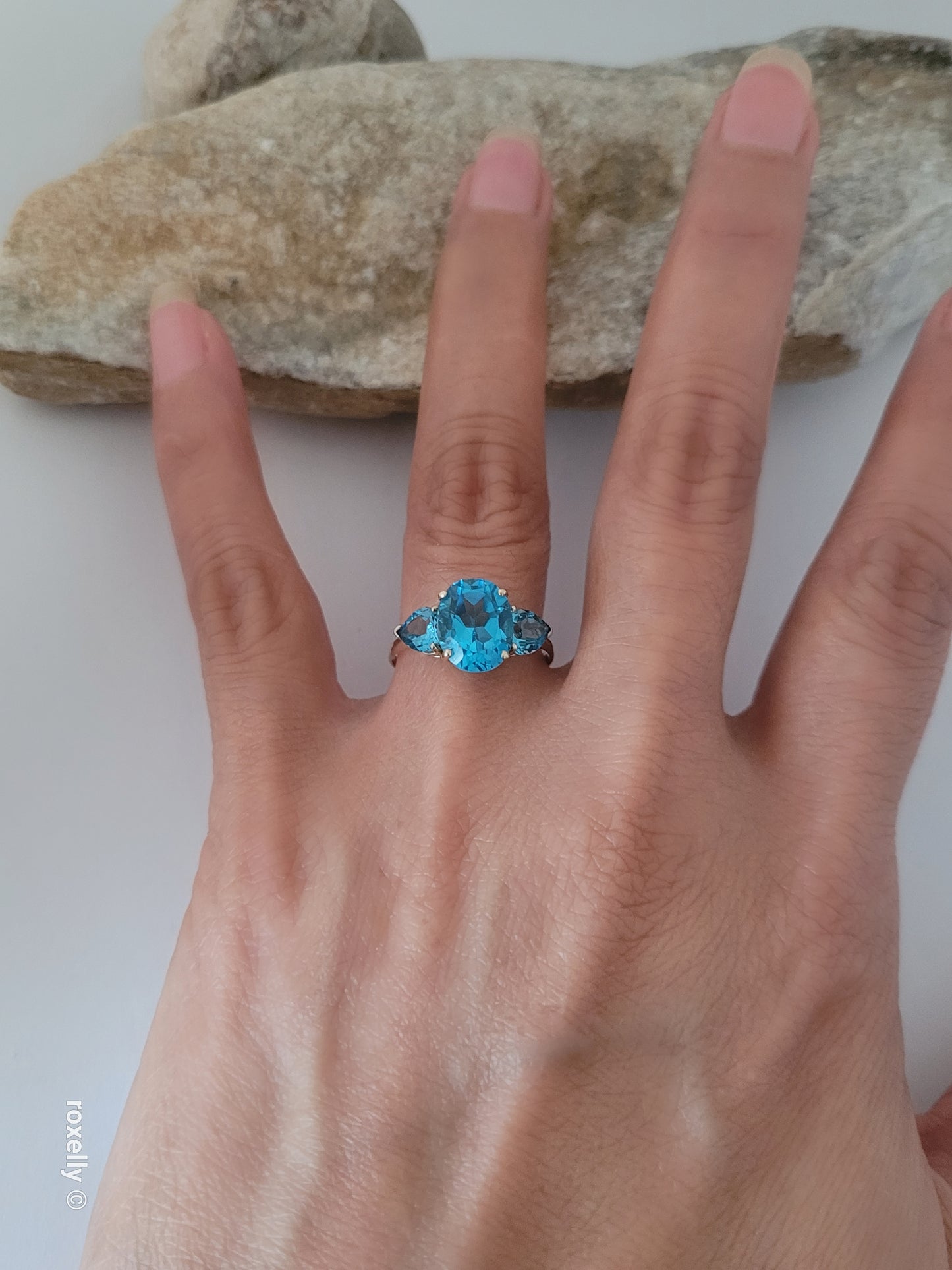 14k Yellow Gold Blue Topaz Ring Size 8 Solid Gold!