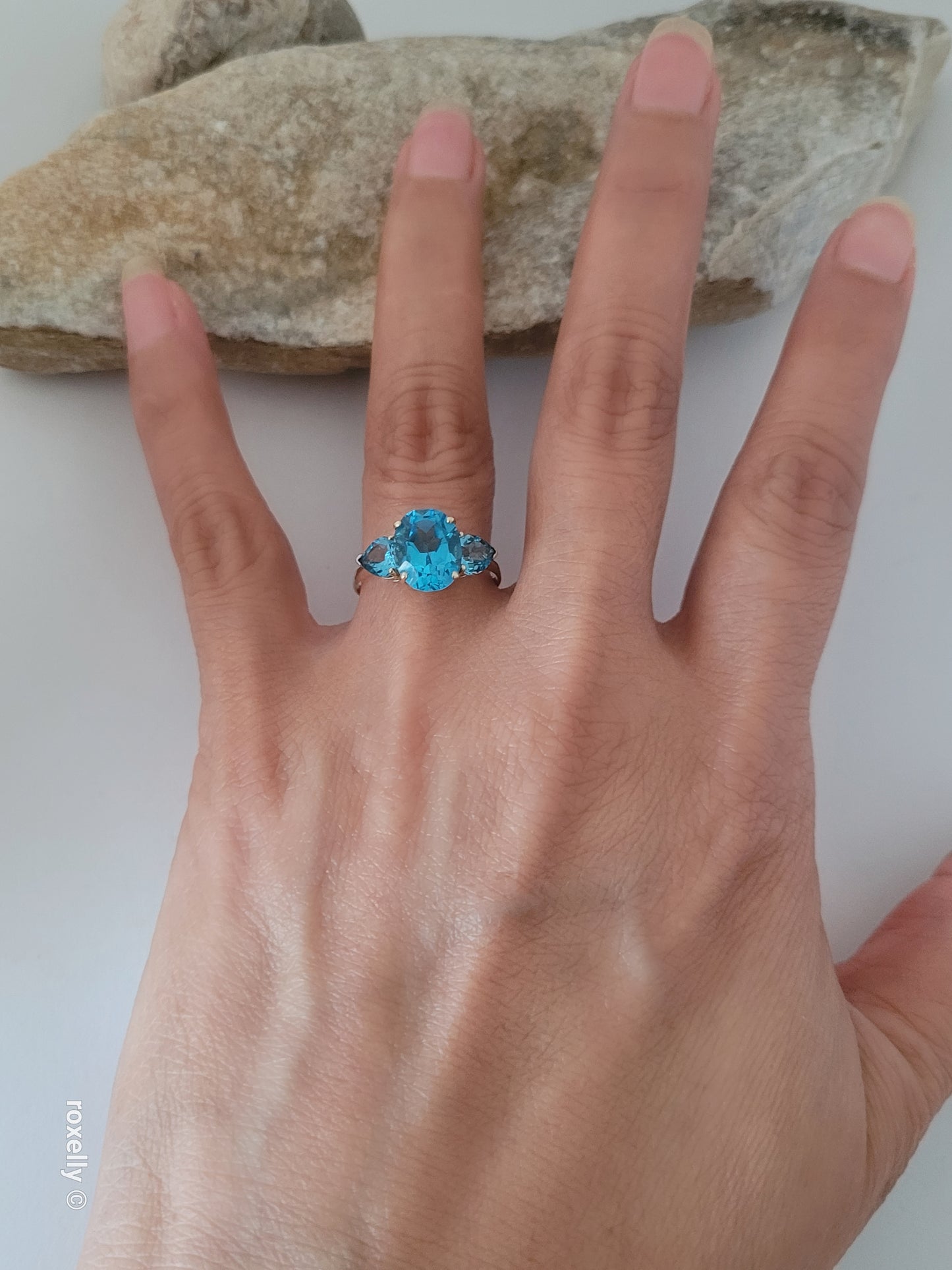 14k Yellow Gold Blue Topaz Ring Size 8 Solid Gold!