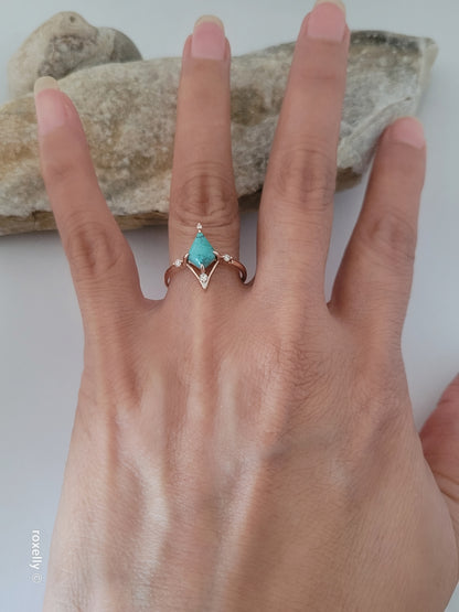 14k Rose Gold Turquoise and Diamonds Ring Size 7.5 Solid Gold!