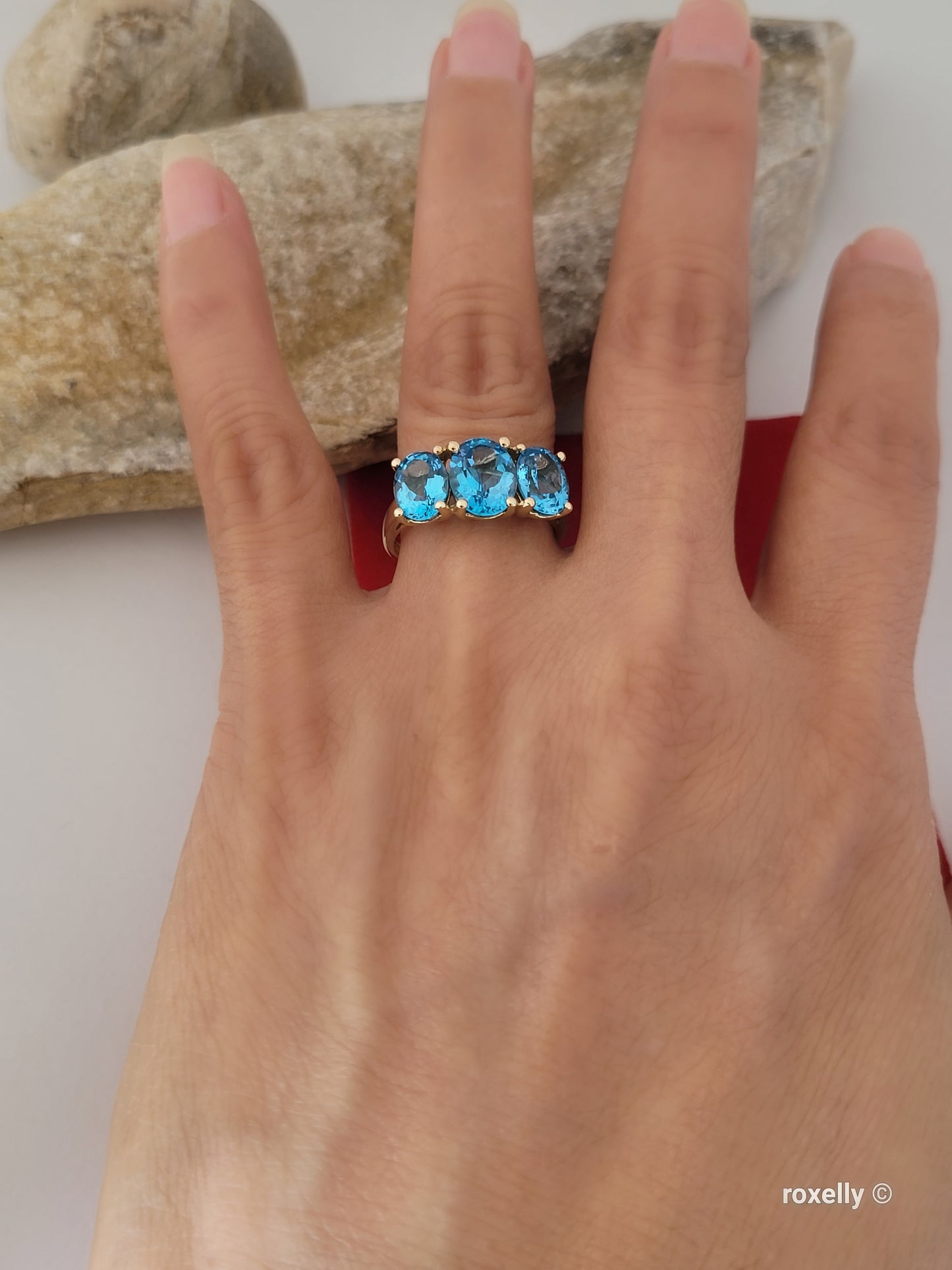 10K Yellow Gold Blue Topaz Ring Size 7 Solid Gold