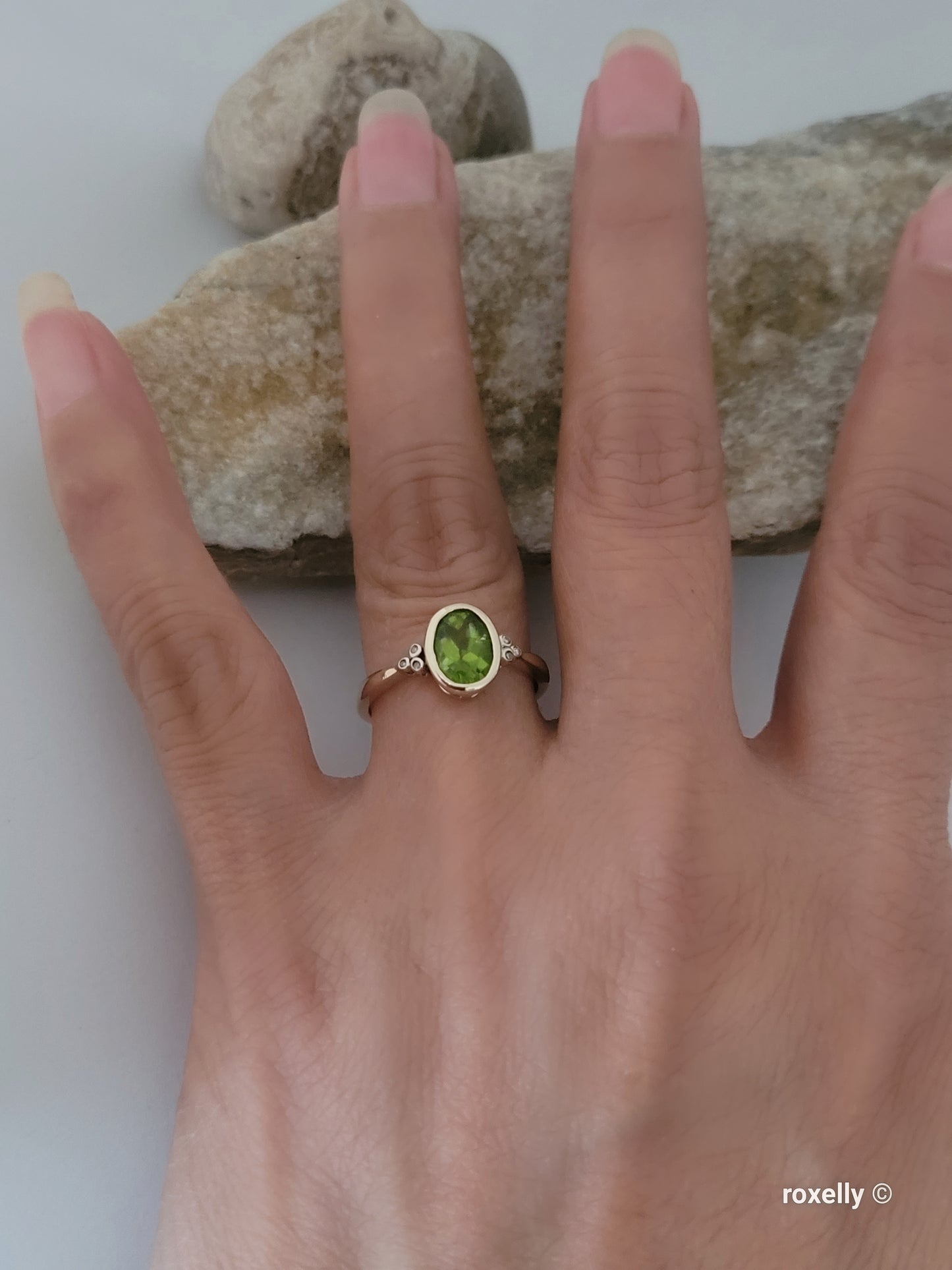 10K Yellow Gold Peridot and Diamonds Ring Size 7 Solid Gold
