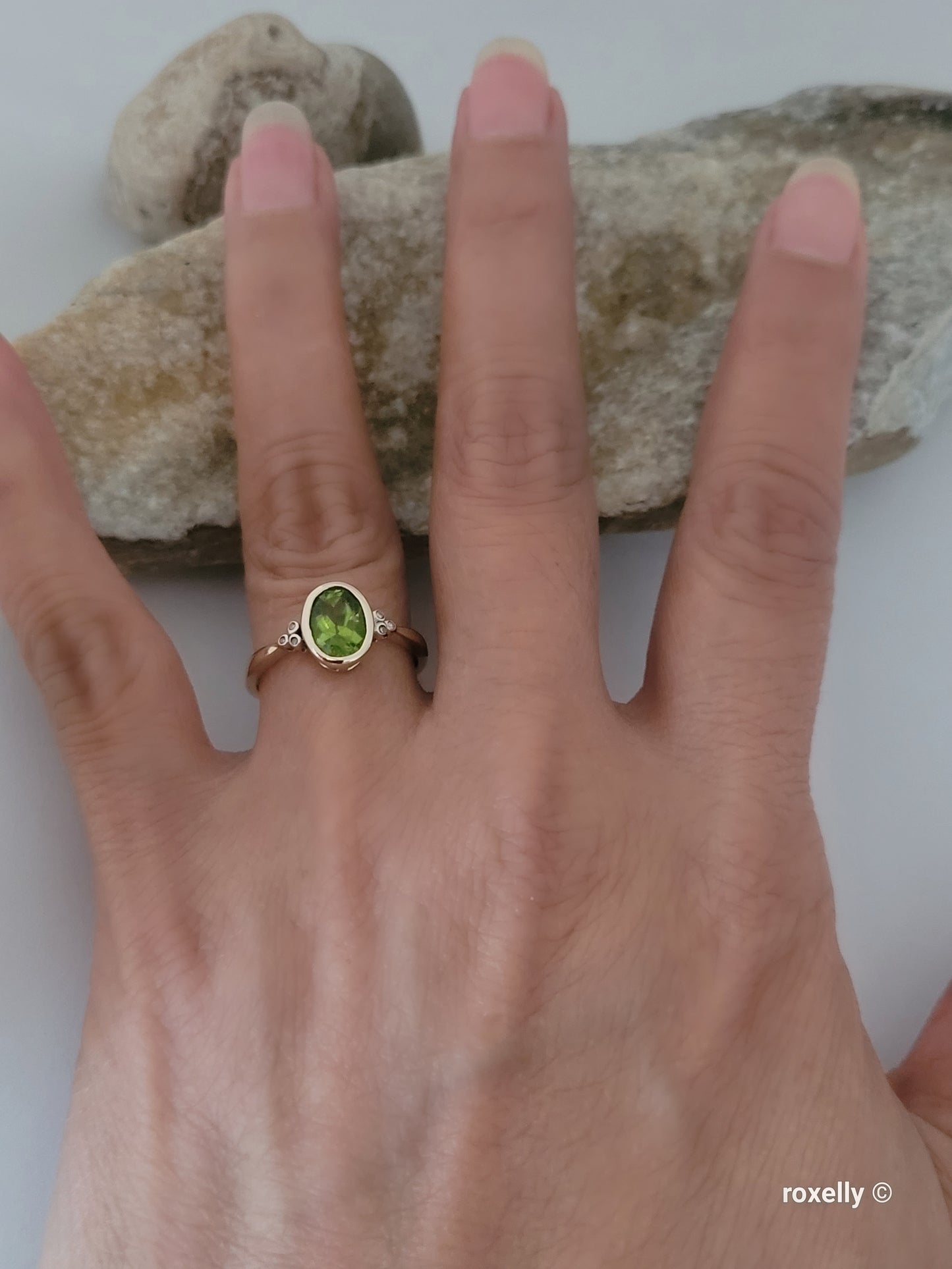 10K Yellow Gold Peridot and Diamonds Ring Size 7 Solid Gold