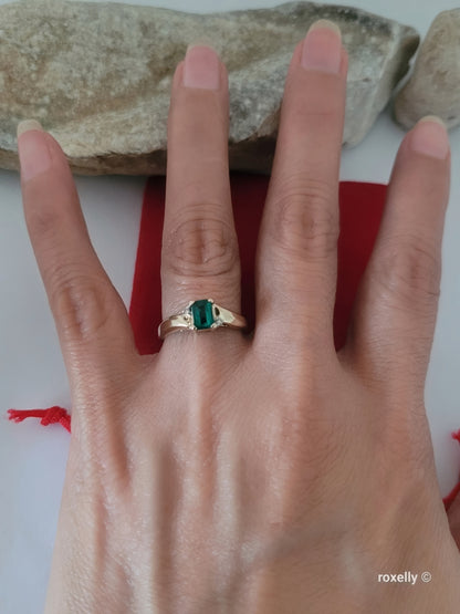 10K Yellow Gold Emerald and Diamonds Ring Size 6.5 Solid Gold