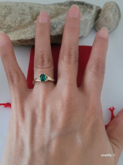 10K Yellow Gold Emerald and Diamonds Ring Size 6.5 Solid Gold
