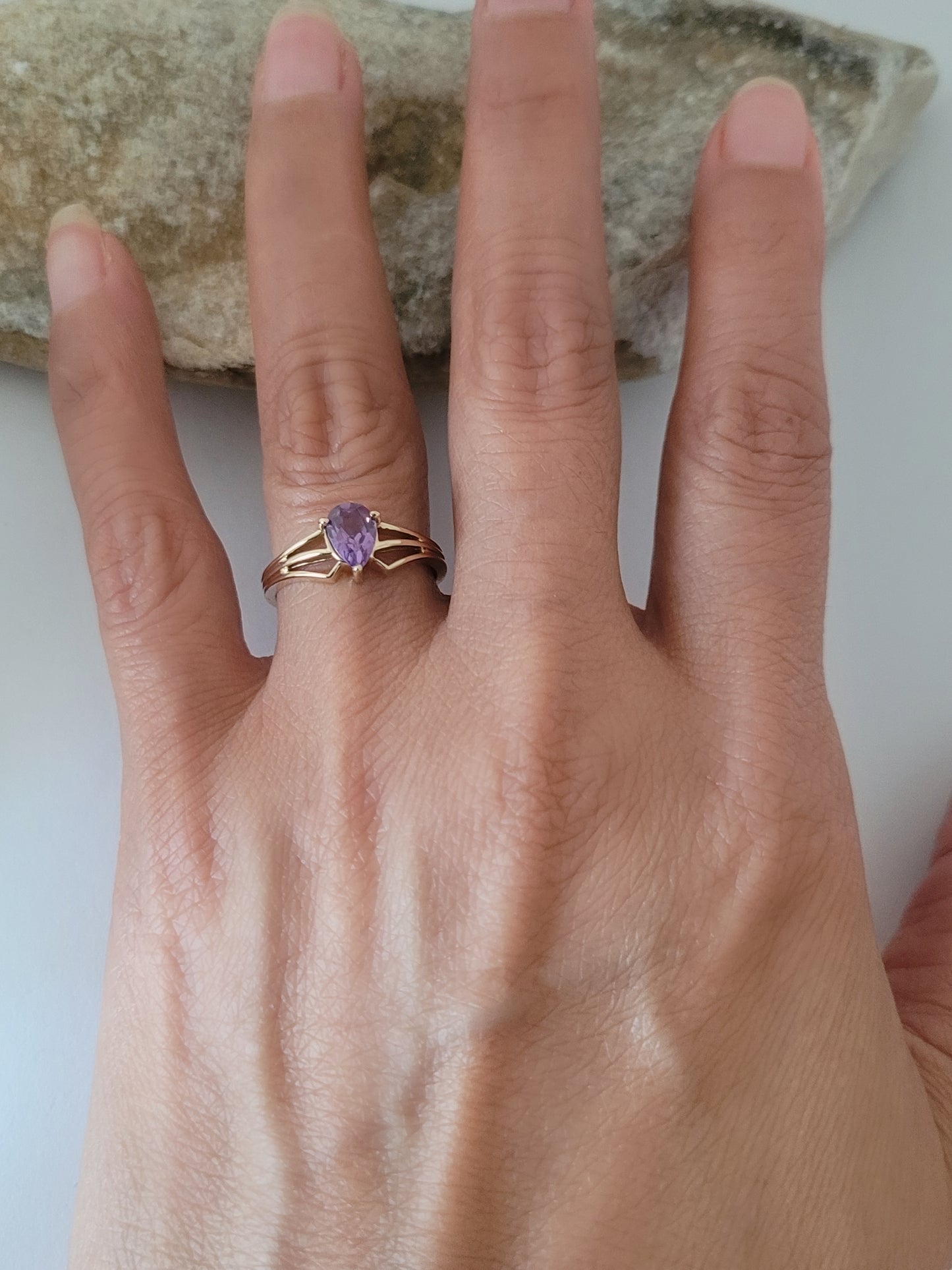10K Yellow Gold Purple Sapphire Gemstone Ring Size 6.75, Solid gold