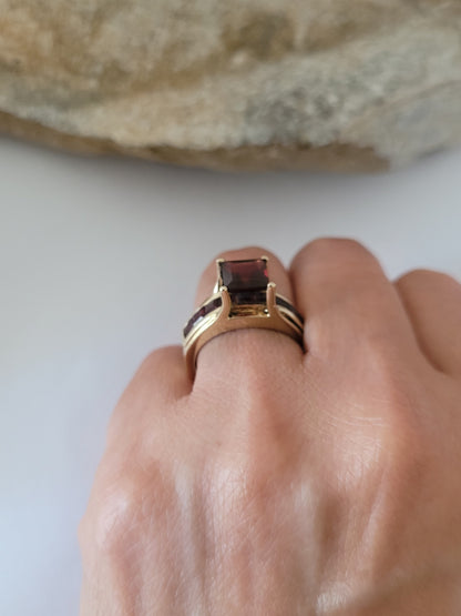 10k Yellow Gold Garnet Gemstones Ring Size 7, Solid Gold
