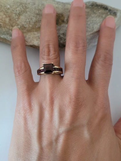 10k Yellow Gold Garnet Gemstones Ring Size 7, Solid Gold