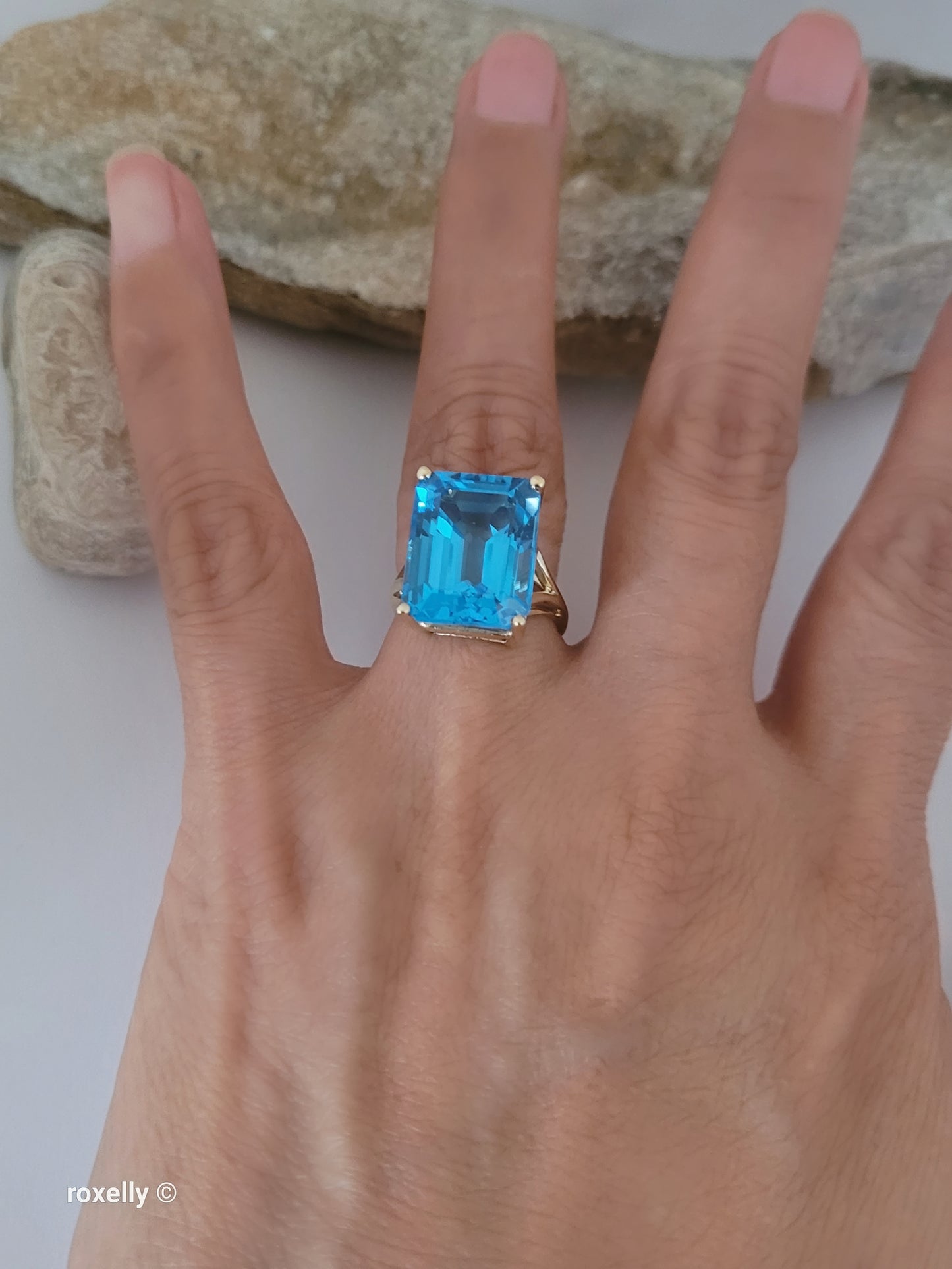 10K Yellow Gold London Blue Topaz Cocktail Ring Size 5.75, Solid Gold