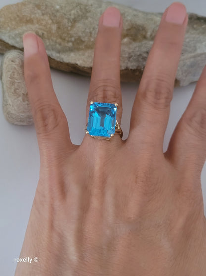 10K Yellow Gold London Blue Topaz Cocktail Ring Size 5.75, Solid Gold