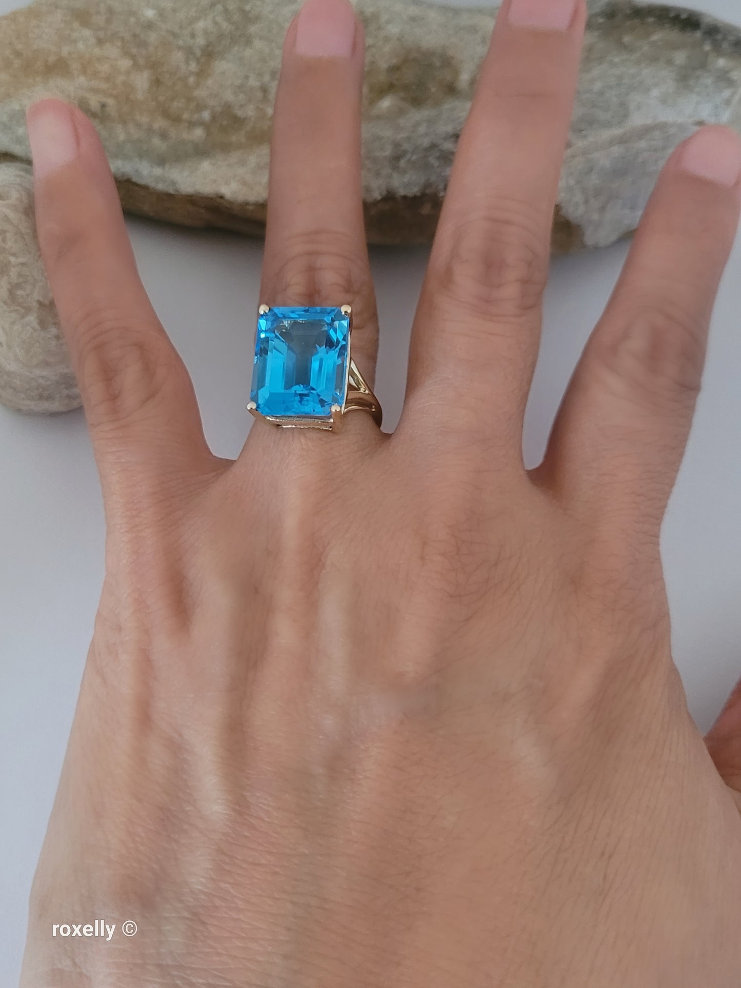 10K Yellow Gold London Blue Topaz Cocktail Ring Size 5.75, Solid Gold