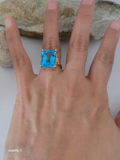 10K Yellow Gold London Blue Topaz Cocktail Ring Size 5.75, Solid Gold