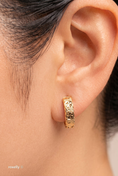 18K Yellow Gold Diamond-Cut Small Single Italian Hoop Earring, Solid Gold!