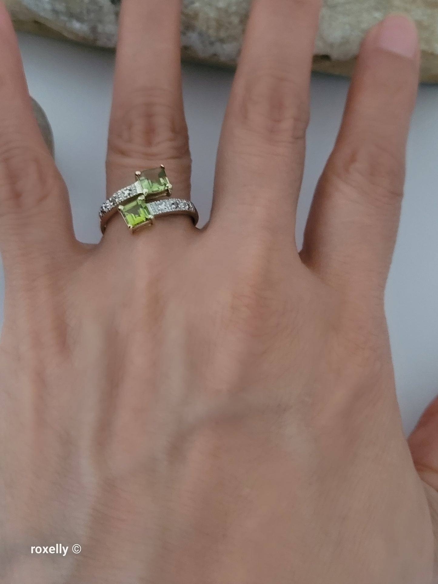 10K Yellow Gold Peridot and Genuine Diamond Ring Size 7.5 - Solid Gold!