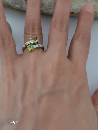 10K Yellow Gold Peridot and Genuine Diamond Ring Size 7.5 - Solid Gold!