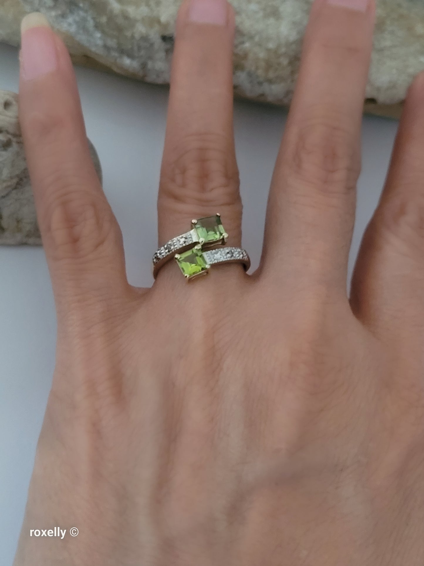 10K Yellow Gold Peridot and Genuine Diamond Ring Size 7.5 - Solid Gold!