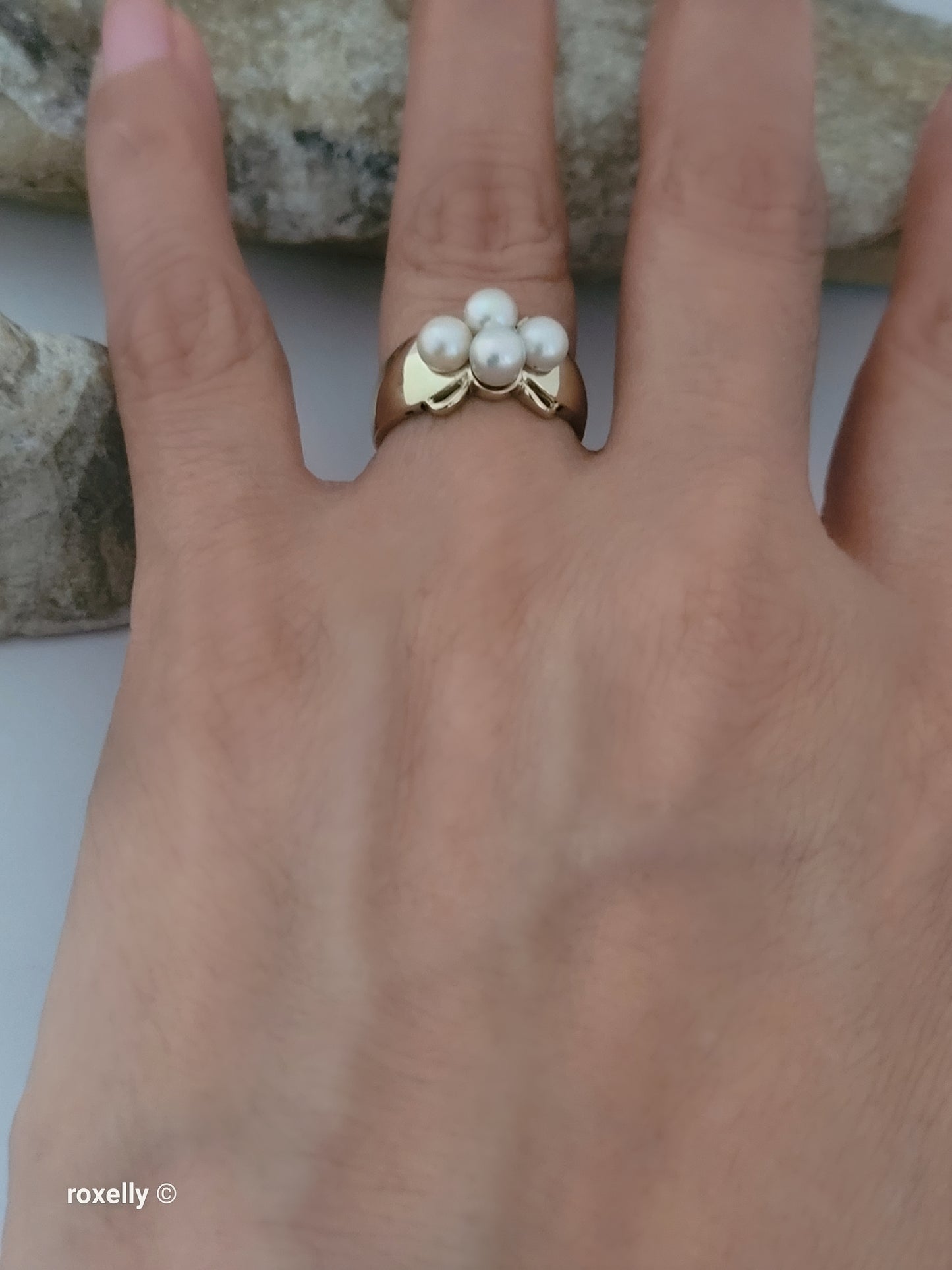 10K Yellow Gold Freshwater Pearls Ring Size 5.5 - Solid Gold!