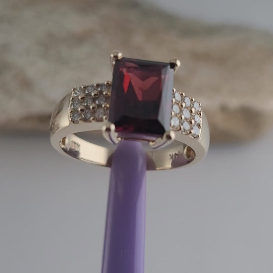 14K Yellow Gold Garnet and Genuine Diamonds Ring Size 7 - Solid Gold