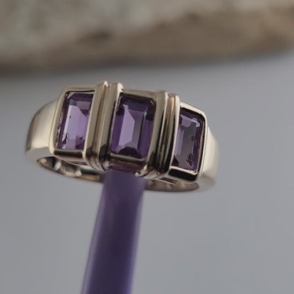 14K Yellow Gold Purple Amethyst Gemstones Ring Size 6.5 - Solid Gold