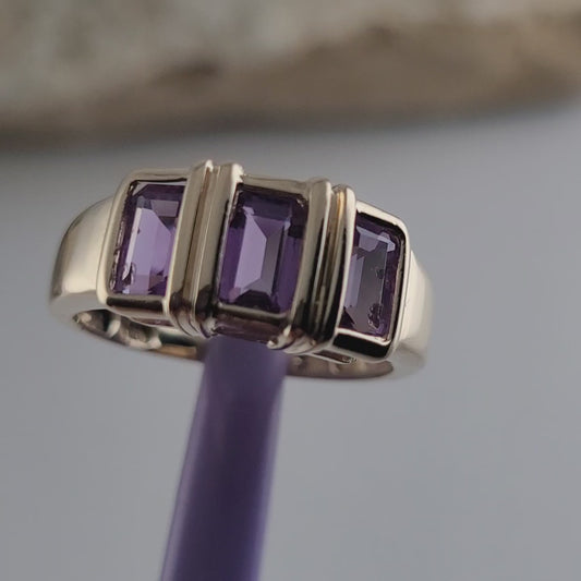 14K Yellow Gold Purple Amethyst Gemstones Ring Size 6.5 - Solid Gold