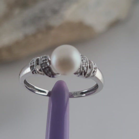 14K White Gold Fresh-Water Pearl & Diamonds Ring Size 7 - Solid Gold