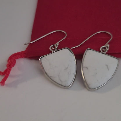 ❤️925 Precious Sterling Silver Triangle Shaped Howlite Drop Earrings!