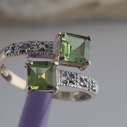 10K Yellow Gold Peridot and Genuine Diamond Ring Size 7.5 - Solid Gold!