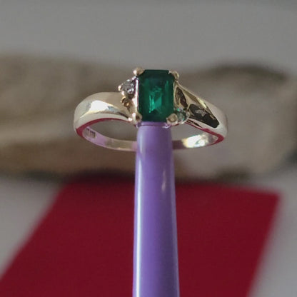 10K Yellow Gold Emerald and Diamonds Ring Size 6.5 Solid Gold