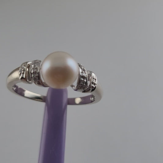 14K White Gold Fresh-water Pearl & Diamonds Ring Size 7 - Solid Gold