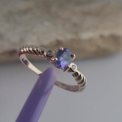 14K Yellow Gold Oval Tanzanite and Diamond Ring Size 7 - Solid Gold
