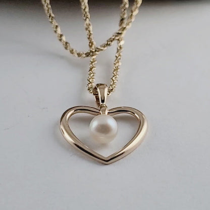 14K Yellow Gold Diamond Cut Rope Chain and Fresh-Water Pearl Heart Pendant!