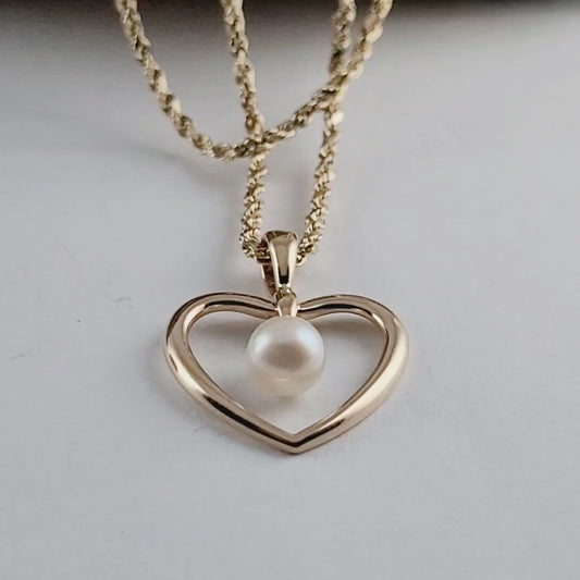 14K Yellow Gold Diamond Cut Rope Chain and Fresh-Water Pearl Heart Pendant!