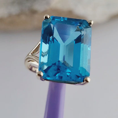 10K Yellow Gold London Blue Topaz Cocktail Ring Size 5.75, Solid Gold