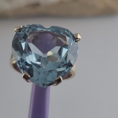 18K Yellow Gold Heart-Shaped Blue Topaz Ring Size 5.75 - Solid Gold