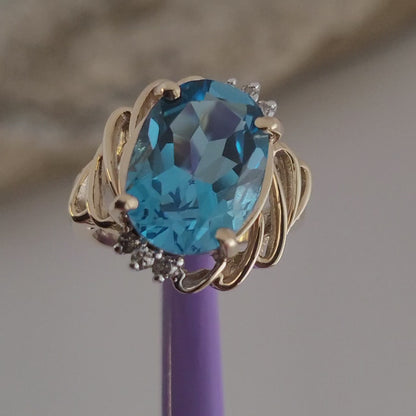 ❤️14k Size 6 Gorgeous Solid Yellow Gold Blue Topaz and Diamond Ring!