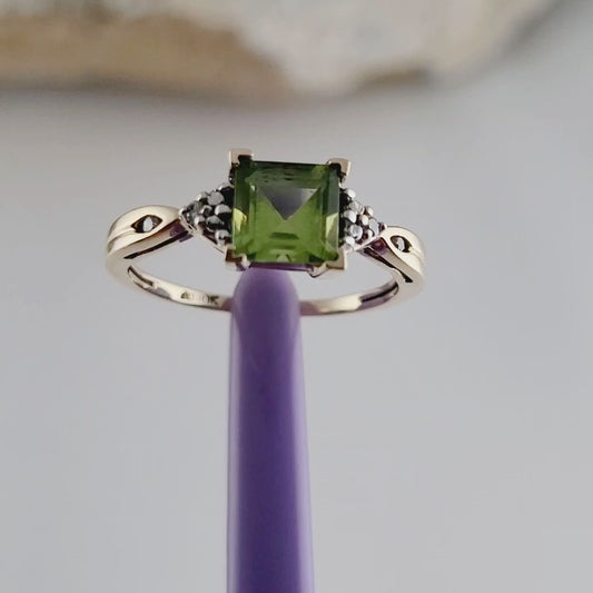 Vintage 10K Yellow Gold Peridot and Diamonds Ring Size 6.75, Solid Gold