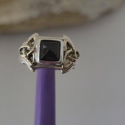 ❤️Size 5 Vintage 925 Sterling Silver and 14k Solid Yellow Gold Red Cubic Zirconia Ring!