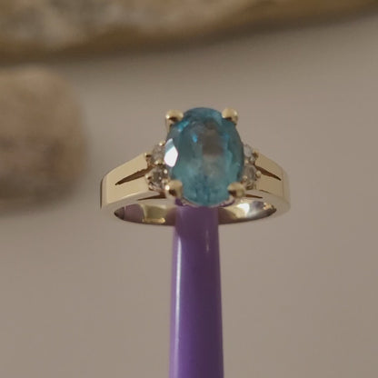 ❤️14k Size 6 Beautiful Solid Yellow Gold Blue topaz and Diamond Ring!