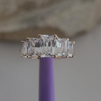 ❤️14k Size 7 Amazing Solid Yellow Gold Cubic Zirconia Ring!