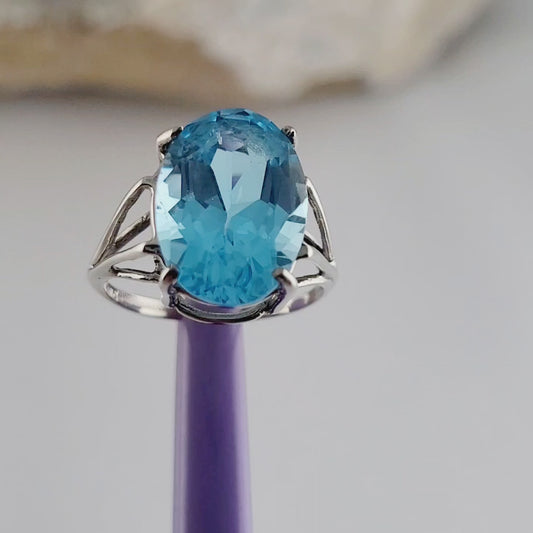 10K White Gold Blue Topaz Cocktail Ring Size 5.5, Solid Gold