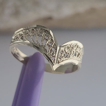 10K Yellow Gold Filigree Tiara Design Ring Size 5.75 - Solid Gold!