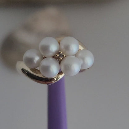 ❤️10k Size 6 Beautiful Solid Yellow Gold Fresh-Water Pearl and Diamond Ring!