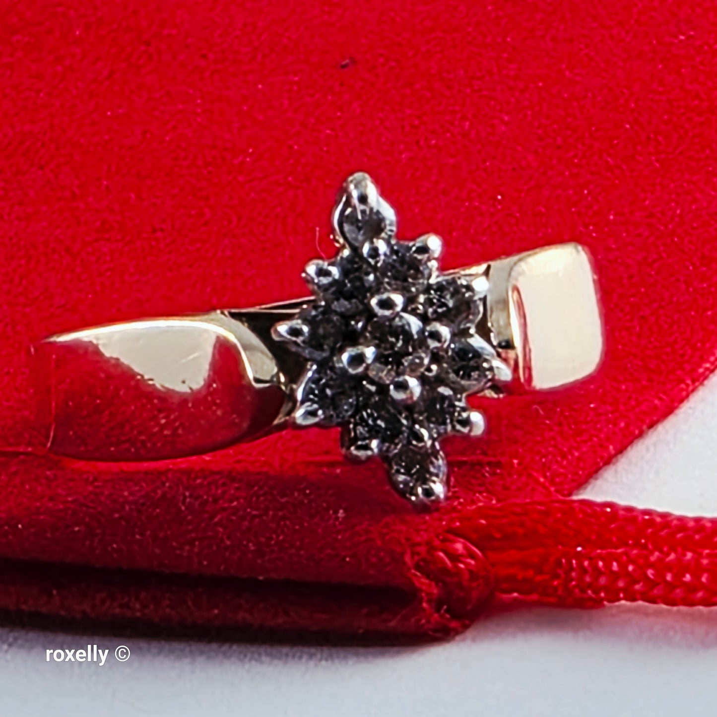 14K Yellow Gold Genuine Diamonds Cluster Ring Size 7.5 - Solid Gold!