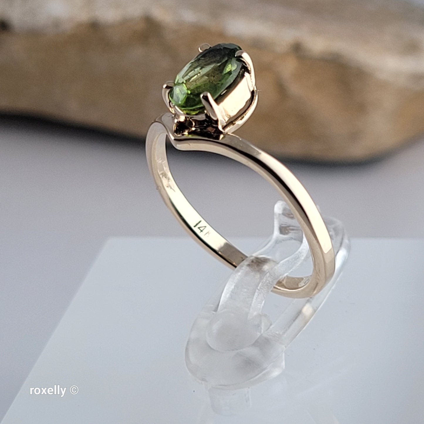 14K Yellow Gold Peridot Gemstone Cocktail Ring Size 6 - Solid Gold