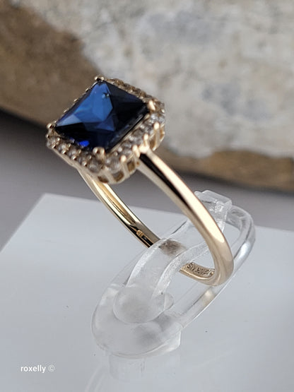 10K Yellow Gold with Blue and White Sapphires Cocktail Ring Size 6, Solid Gold