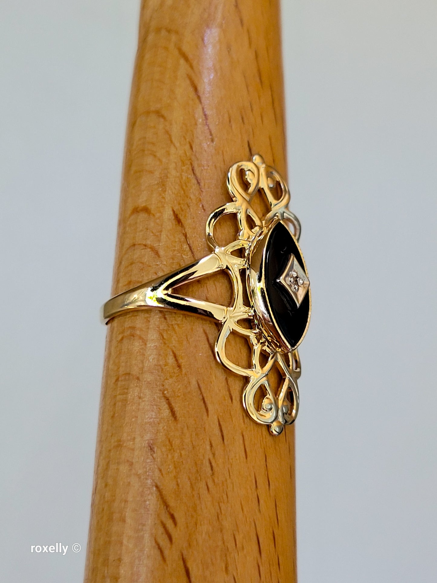 10K Yellow Gold Onyx and Diamond Art-Deco Ring Size 8.25, Solid Gold!