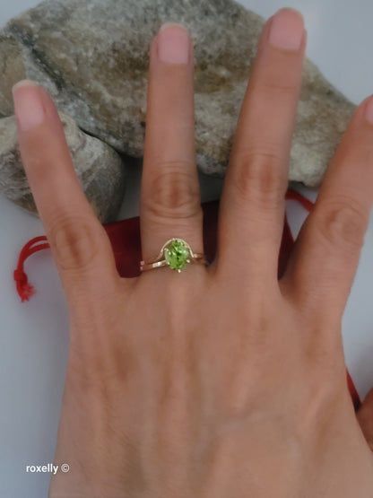 14K Yellow Gold Peridot Cocktail Ring Size 6 - Solid Gold!