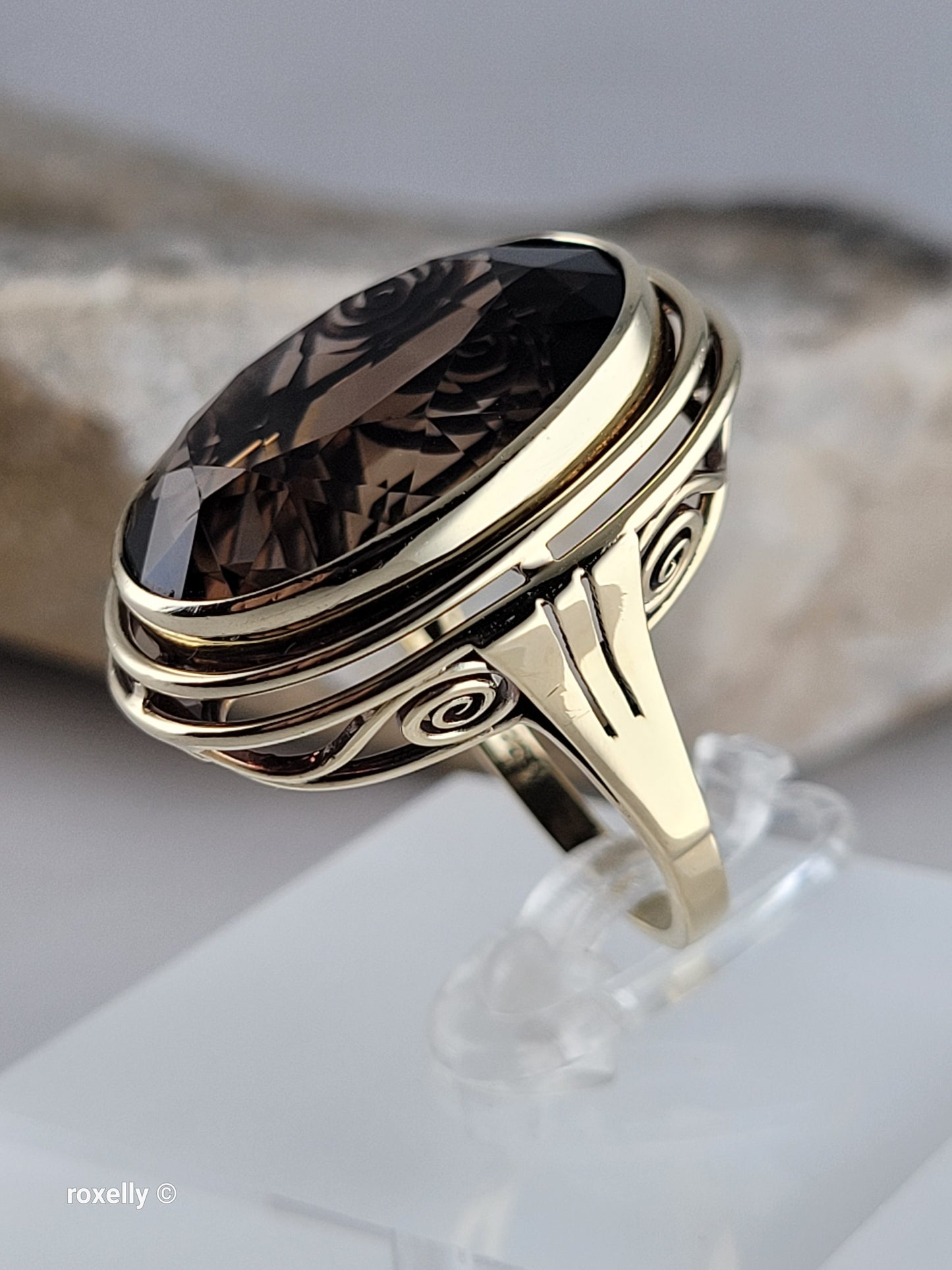 14K Gorgeous Yellow Gold Smoky Topaz Cocktail Ring Size 6, Solid Gold!