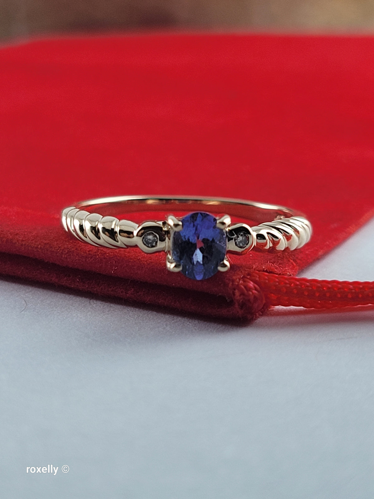 14K Yellow Gold Oval Tanzanite and Diamond Ring Size 7 - Solid Gold